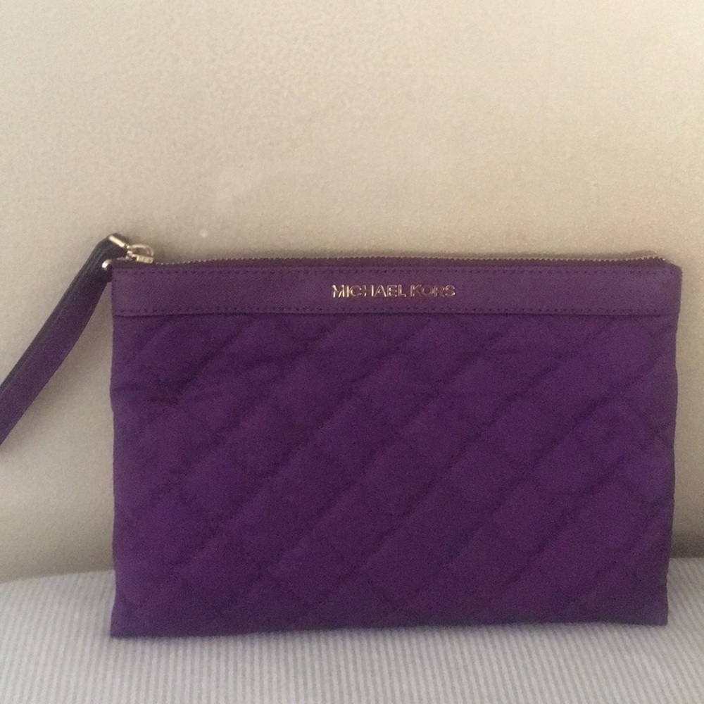 Michael Kors Medium Size Wristlet